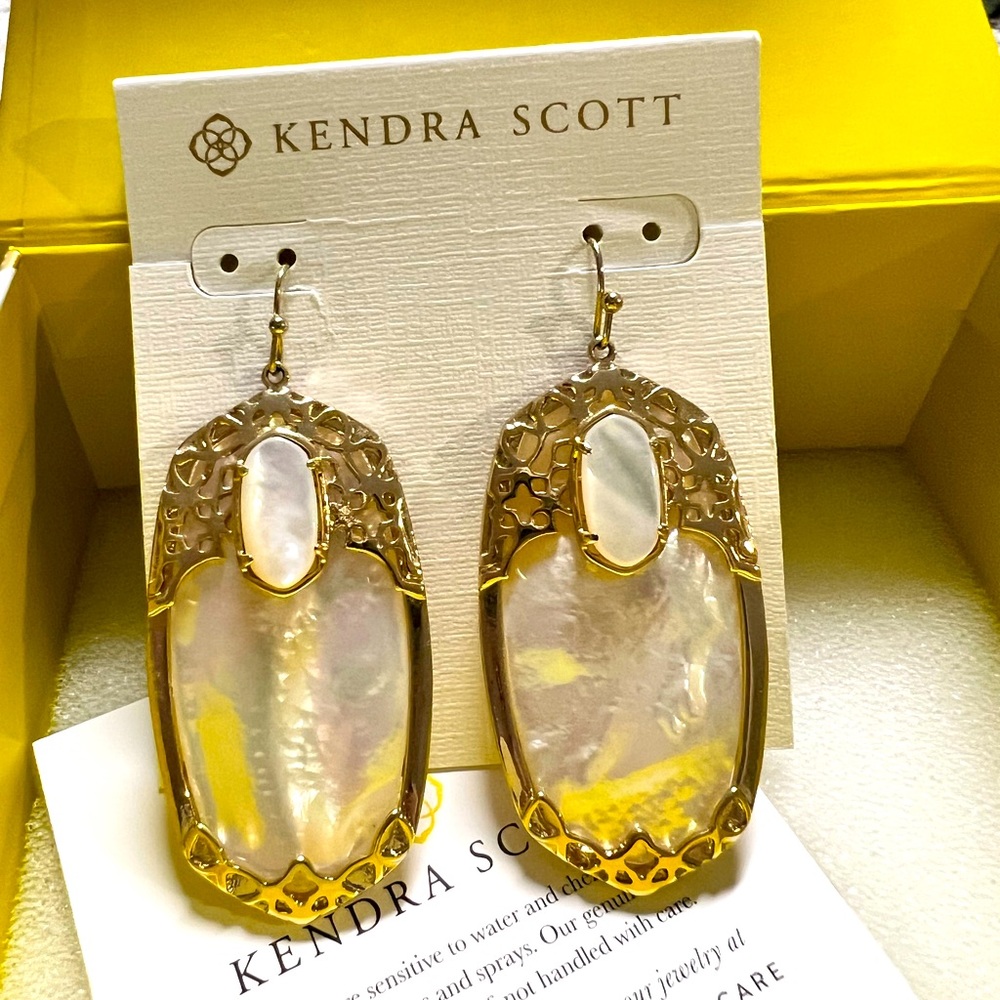 NWOT Kendra Scott Deva Earrings Ivory Pearl & Yellow Gold Pristinely PERFECT!